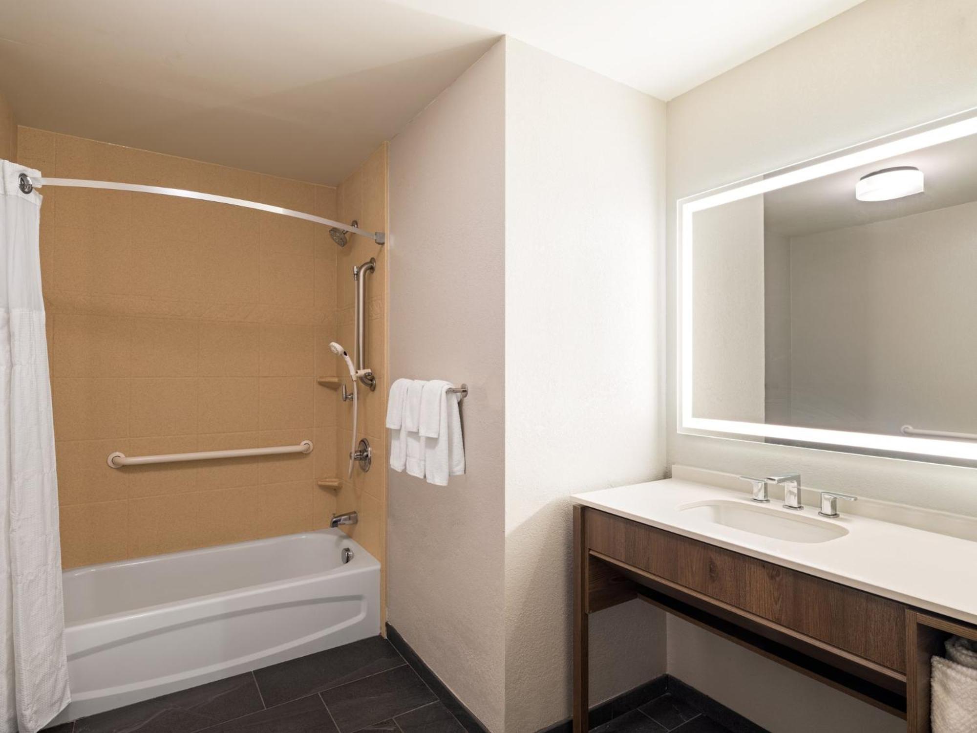 Staybridge University By Ihg Hotel