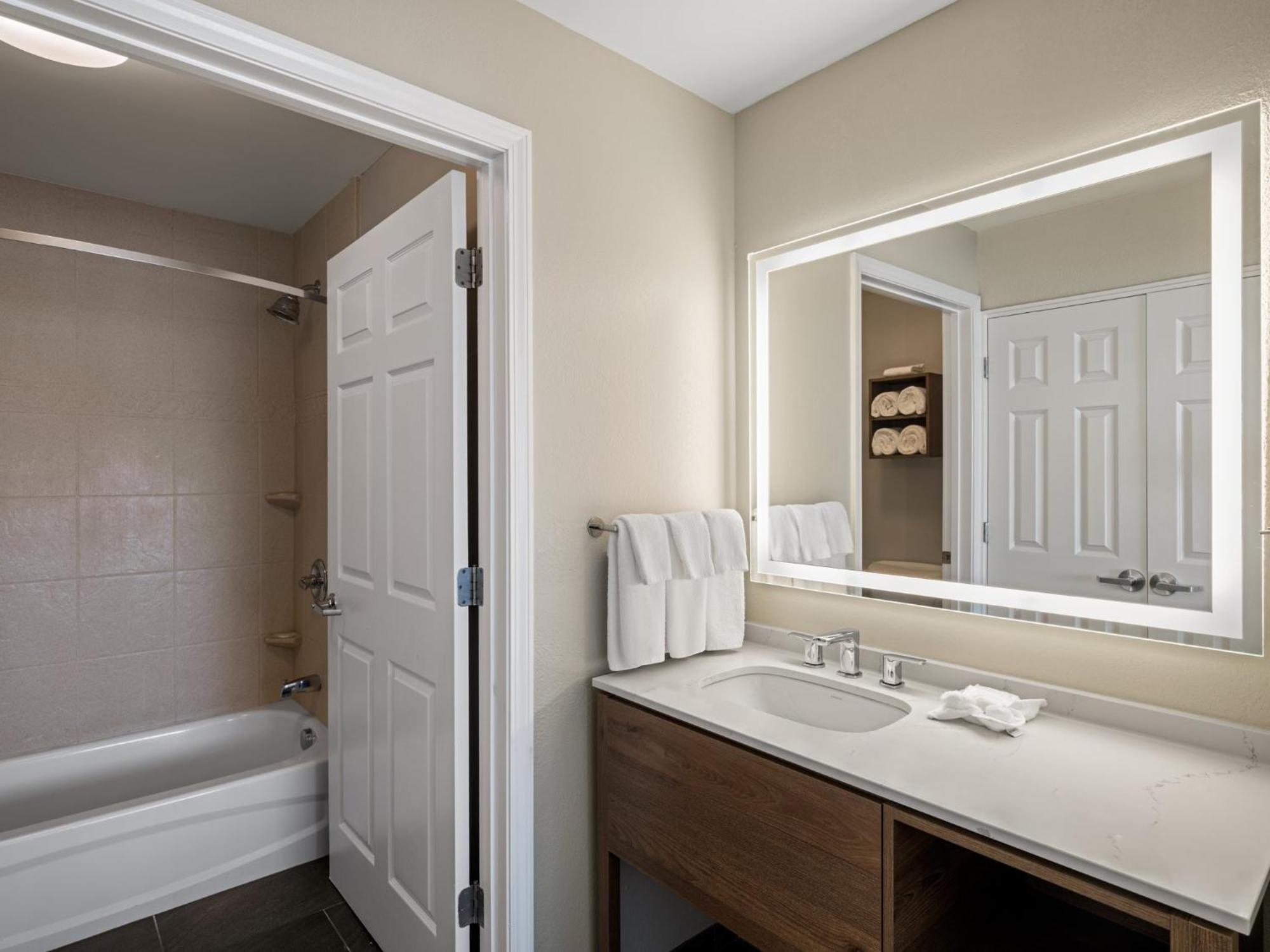 Staybridge By Ihg Hotel